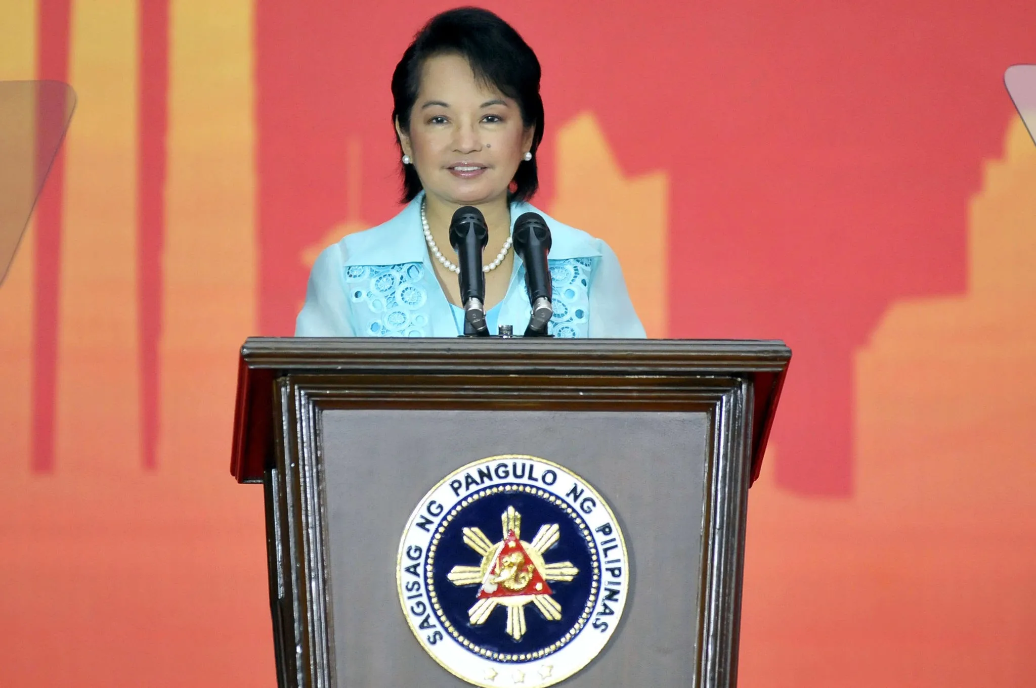Official portrait of Gloria Macapagal Arroyo, 14th President of the Philippines